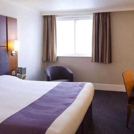 Premier Inn Taunton Central Exterior foto