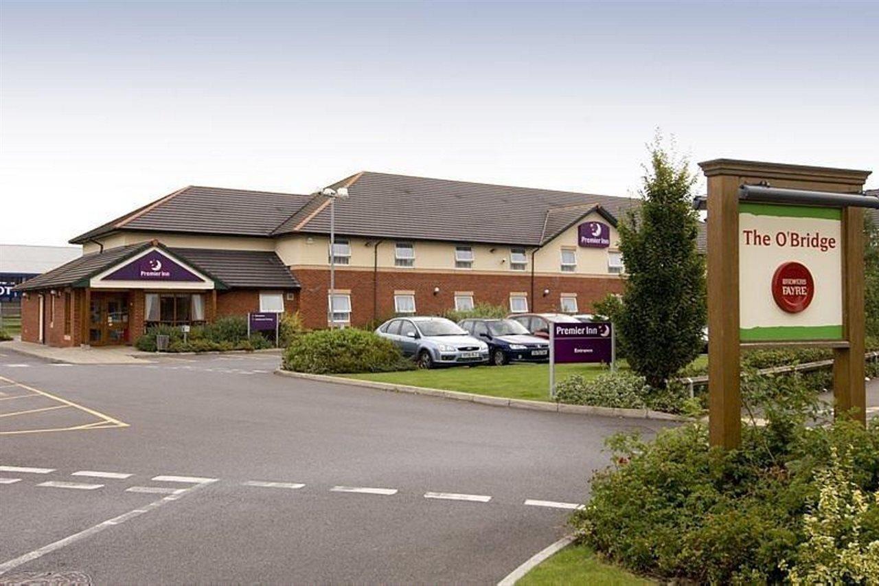 Premier Inn Taunton Central Exterior foto