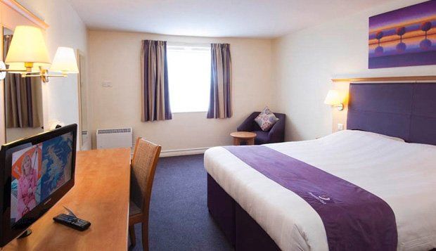 Premier Inn Taunton Central Exterior foto